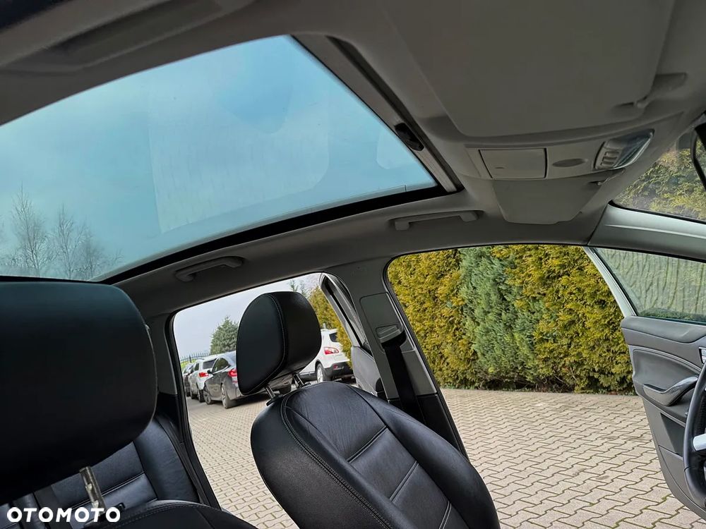 Ford Kuga 2.0 TDCi 2x4 Titanium - 4
