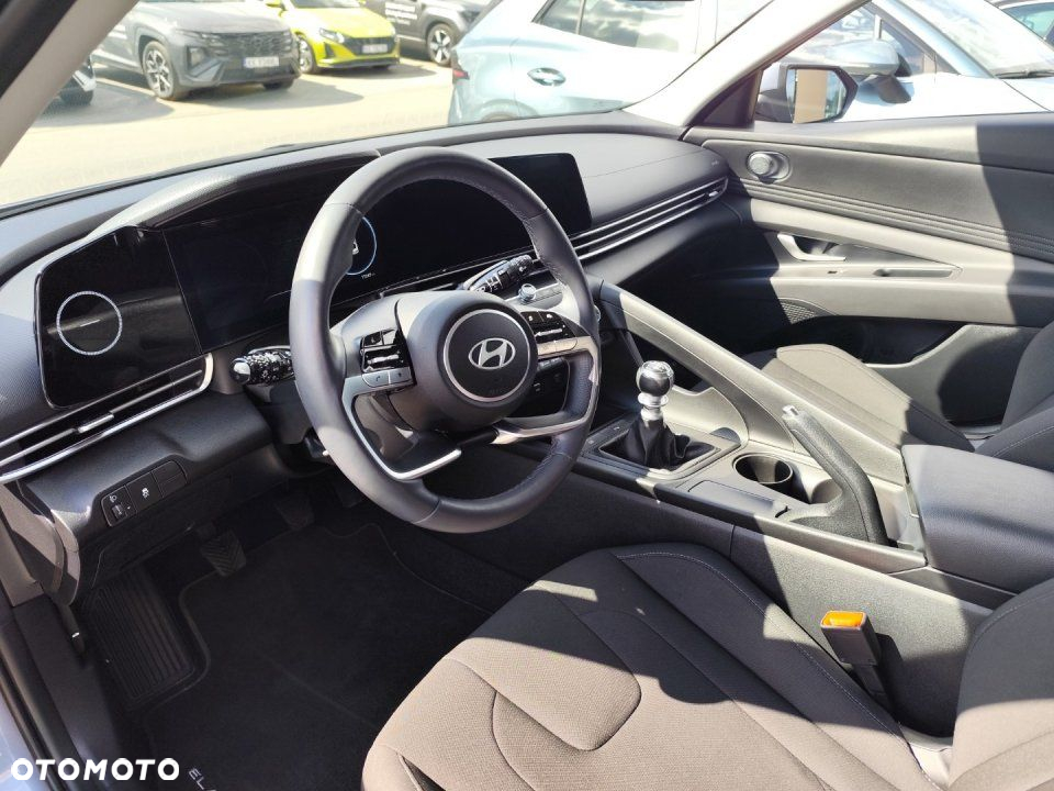 Hyundai Elantra - 9