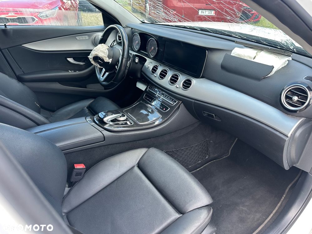 Mercedes-Benz Klasa E 220 d 4Matic 9G-TRONIC Avantgarde - 4