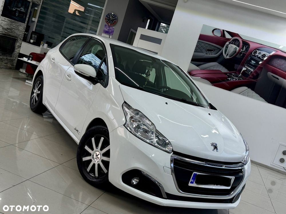 Peugeot 208 - 1