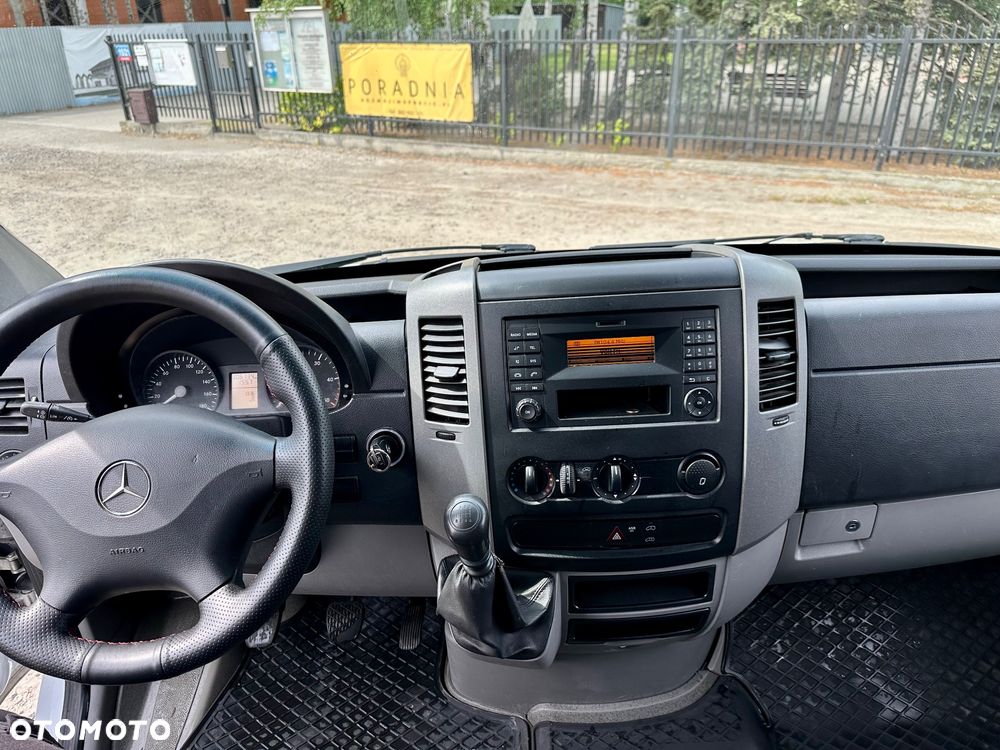 Mercedes-Benz Sprinter - 13