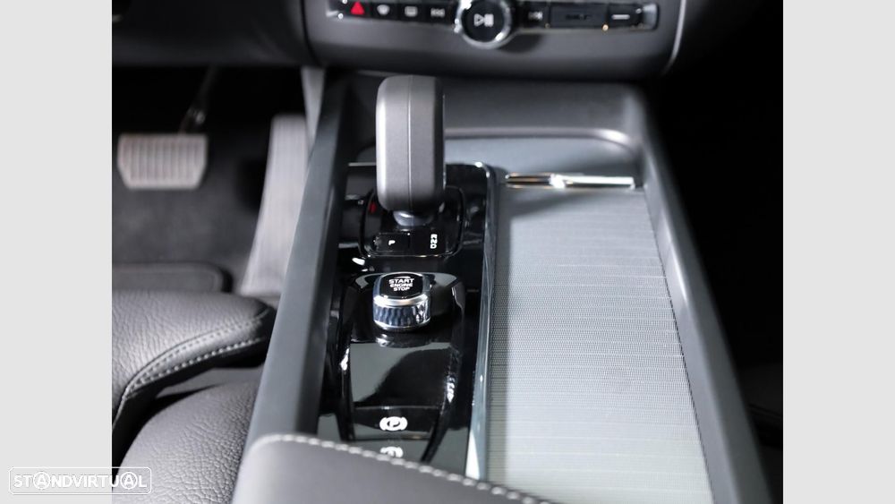 Volvo XC 60 2.0 T6 PHEV Plus Dark AWD - 14