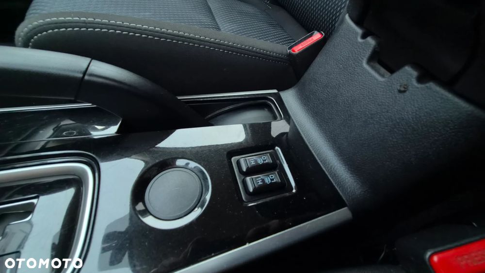 Mitsubishi Outlander 2.0 Intense 2WD CVT - 23