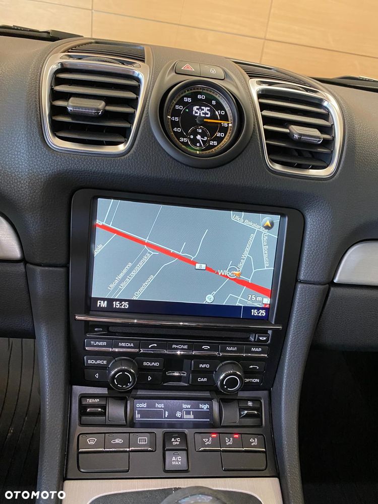 Porsche Cayman GT4 - 16