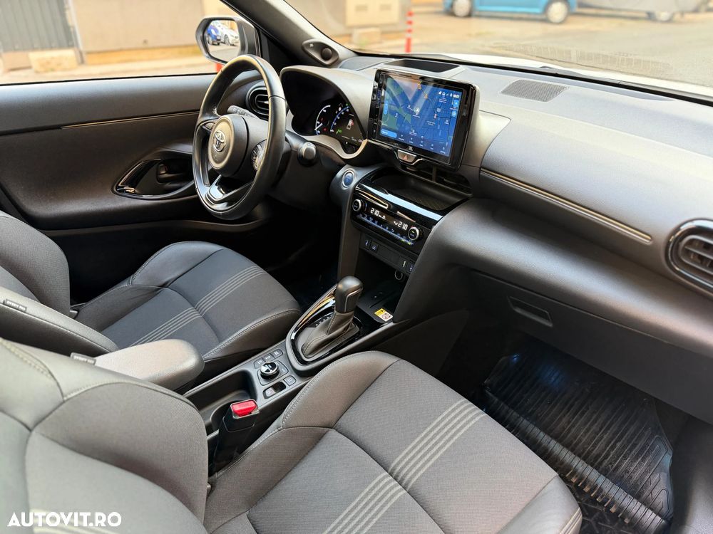 Toyota Yaris Cross 1.5 VVT-i HSD 4x4 Exclusive Adventure - 8