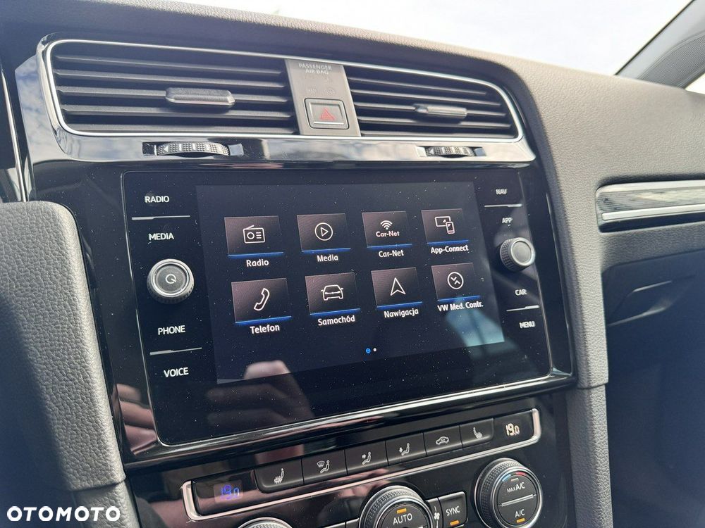 Volkswagen Golf - 37