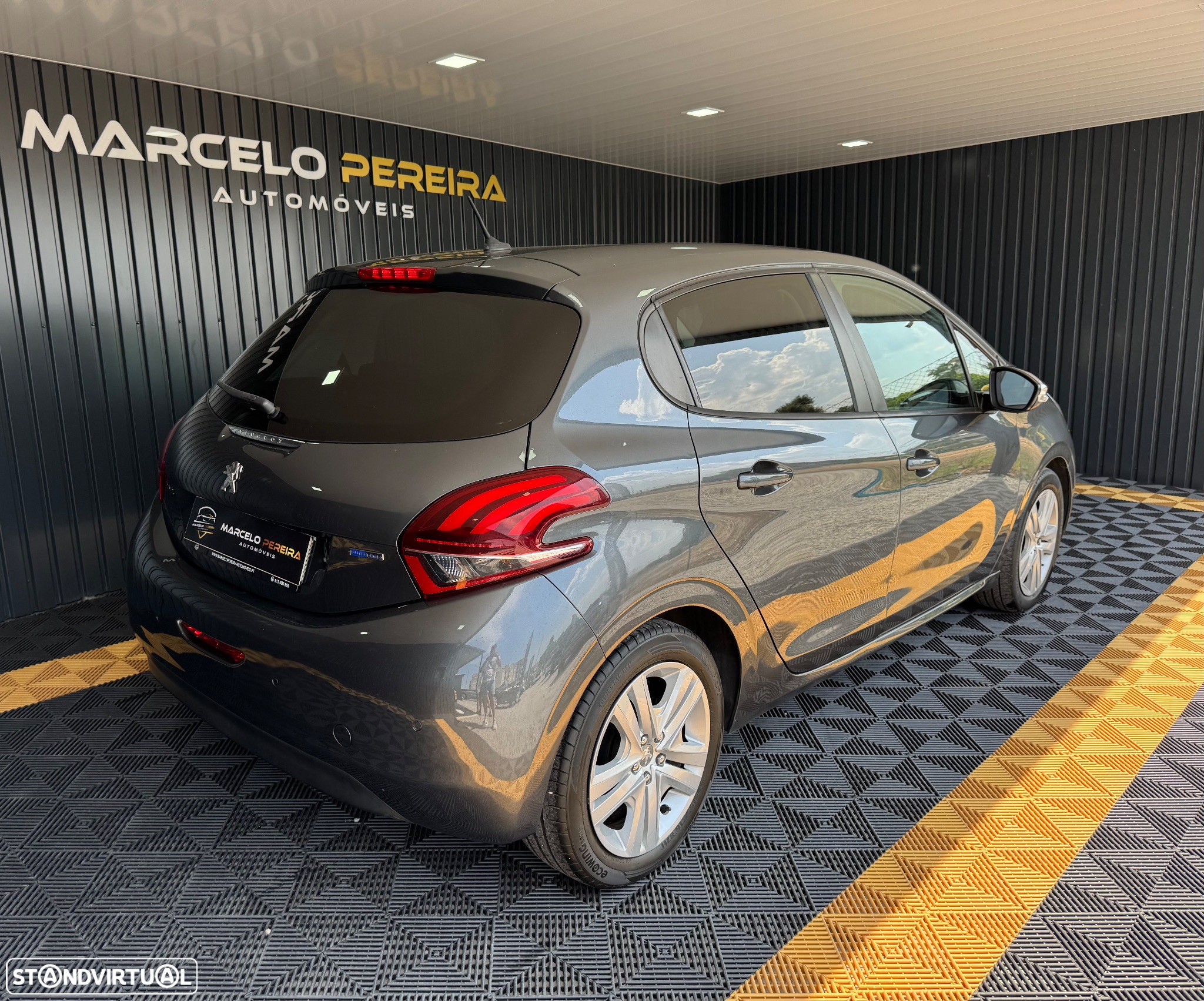Peugeot 208 1.2 VTi SE Style - 4
