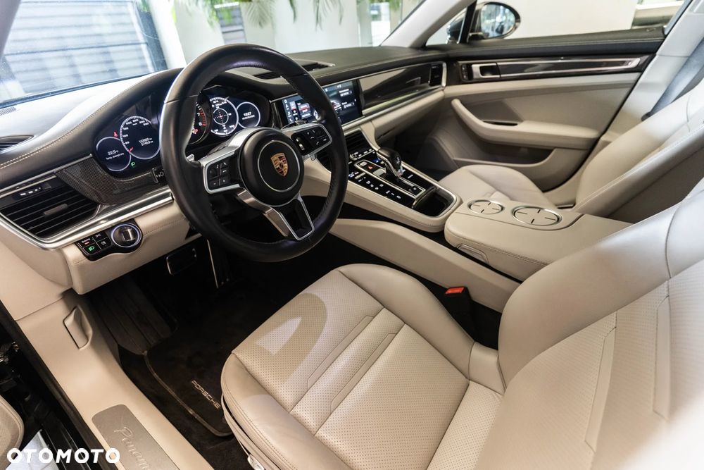 Porsche Panamera 4S - 9
