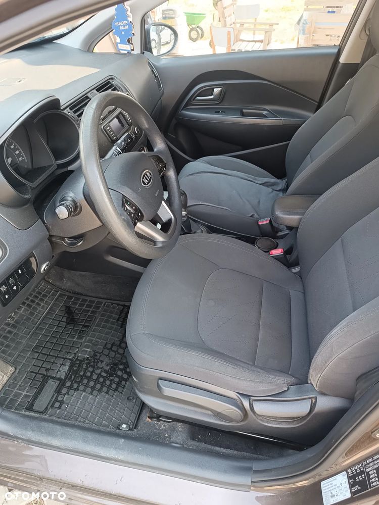 Kia Rio 1.4 L - 8
