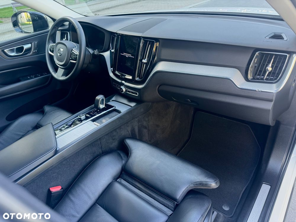 Volvo XC 60 T6 AWD Recharge Geartronic RDesign Expression - 19