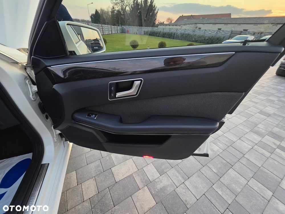 Mercedes-Benz Klasa E 220 CDI Automatik Avantgarde DPF BusinessEDITION - 25