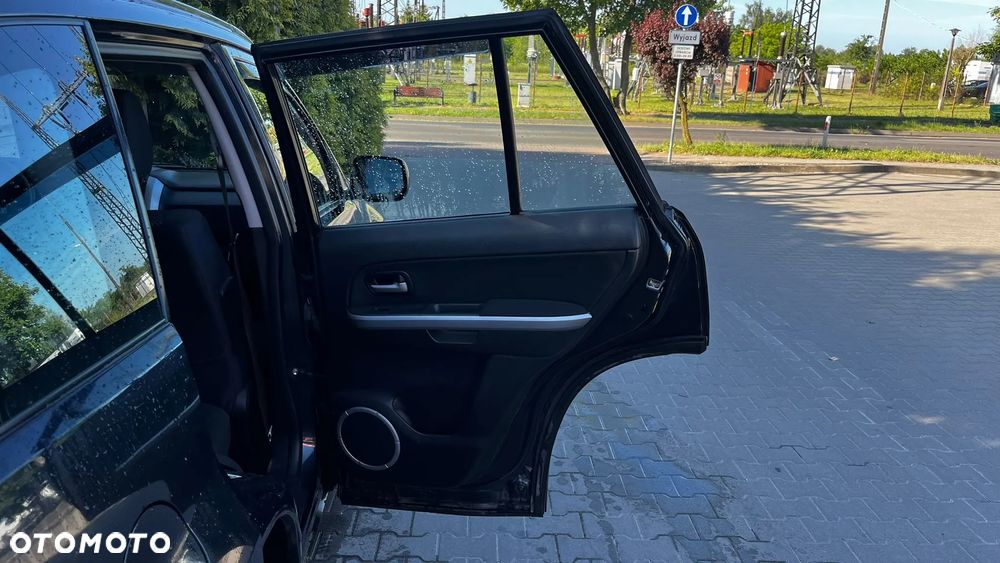 Suzuki Grand Vitara 2.0 Comfort + - 22