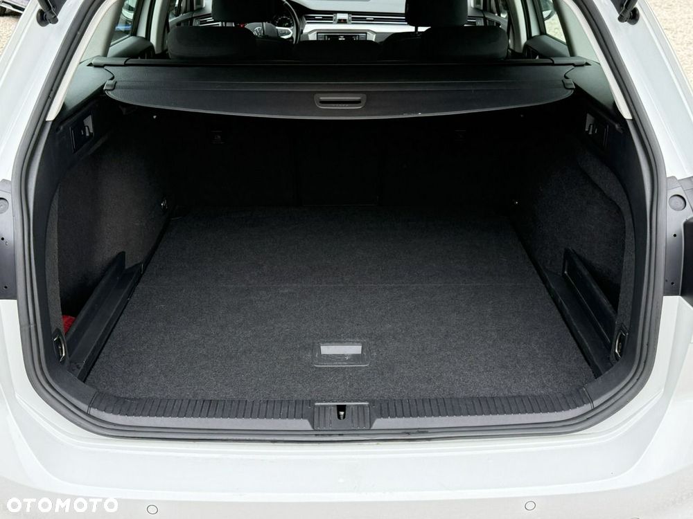 Volkswagen Passat - 16