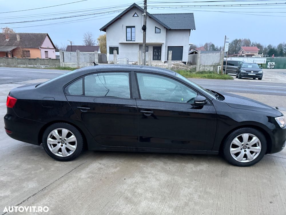Volkswagen Jetta 1.6 TDI Blue Motion Technology Comfortline - 13
