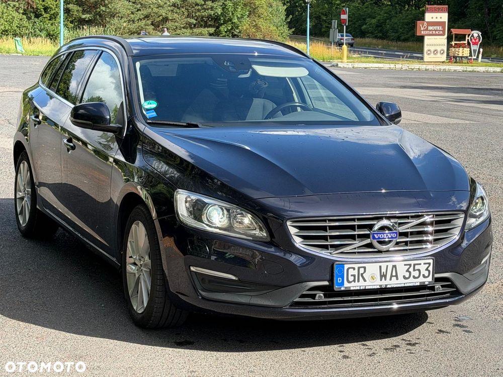Volvo V60 T3 Geartronic Momentum - 1