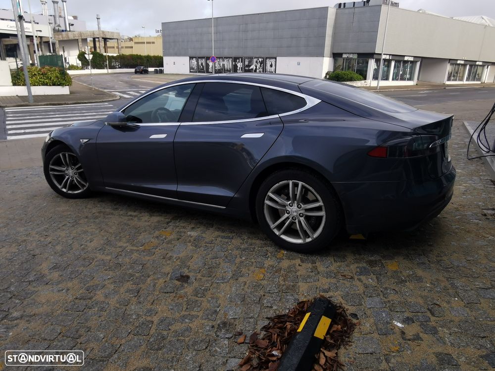 Tesla Model S 85 - 1