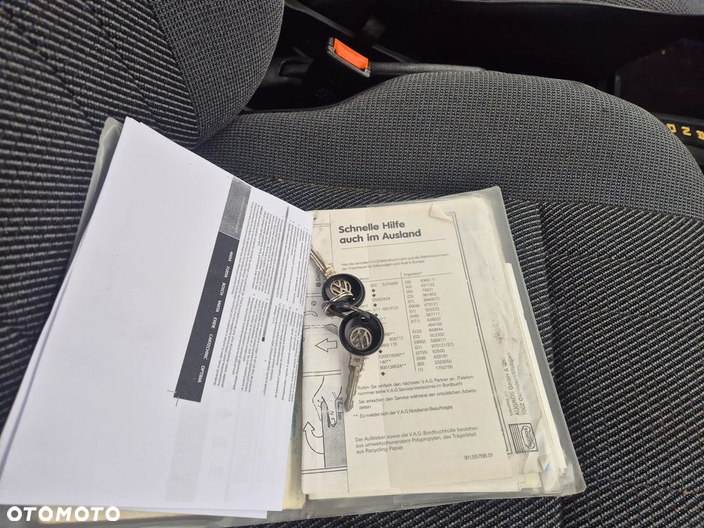 Volkswagen Golf 1.8 GL - 18