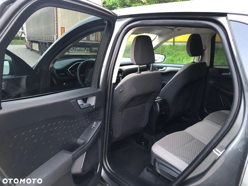 Ford Kuga - 10