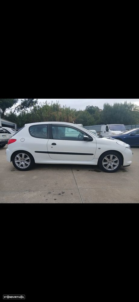 Peugeot 206 2011 photo 4