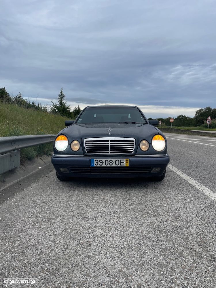 Mercedes-Benz E 220 D Elegance - 1