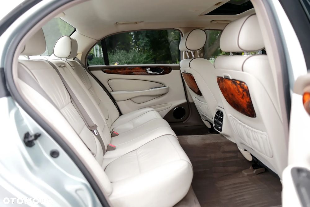 Jaguar XJ XJ8 4.2 LWB - 18