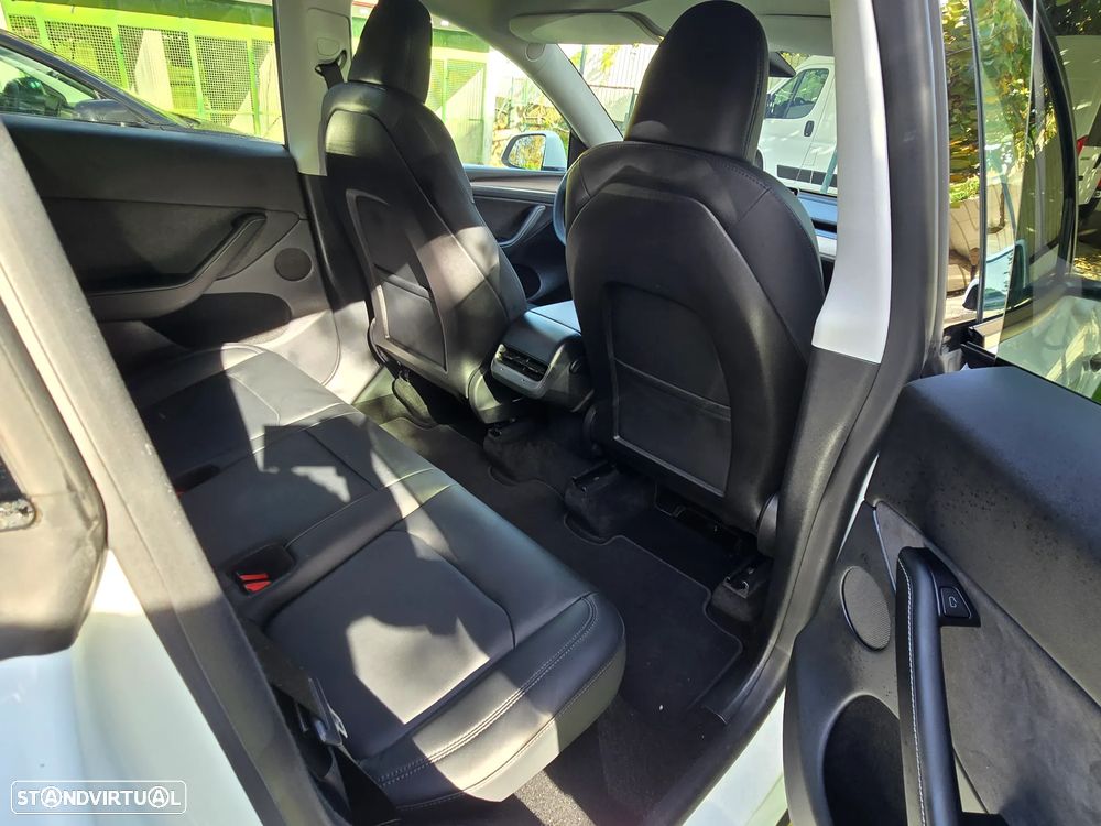 Tesla Model Y Long Range Dual Motor AWD - 13