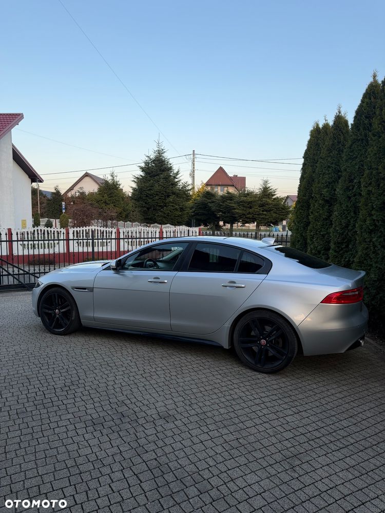 Jaguar XE - 4