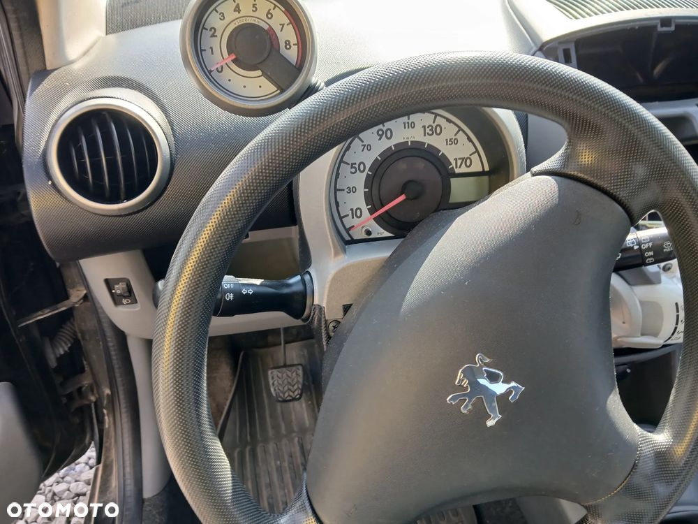 PEUGEOT 107 EXZ 08R fotel fotele kanapa deska kokpit podsufitka boczek boczki klamka podłokietnik - 4