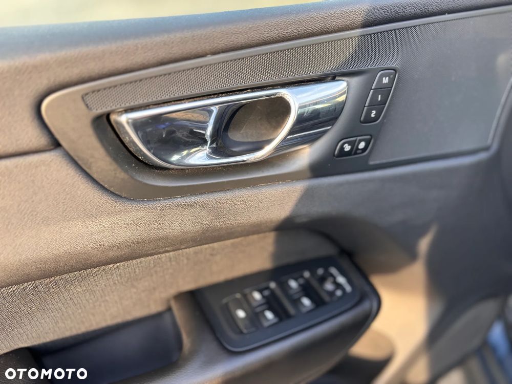Volvo XC 60 D4 AWD Momentum - 15