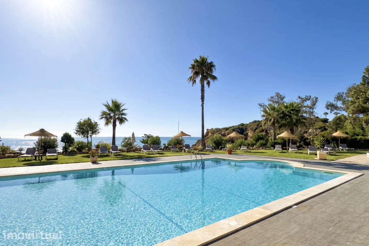 Penthouse em Primeira Linha com Vista Mar e Acesso Direto à Praia - Grande imagem: 2/34