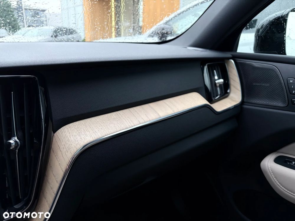 Volvo XC 60 B5 B AWD Plus Dark - 15