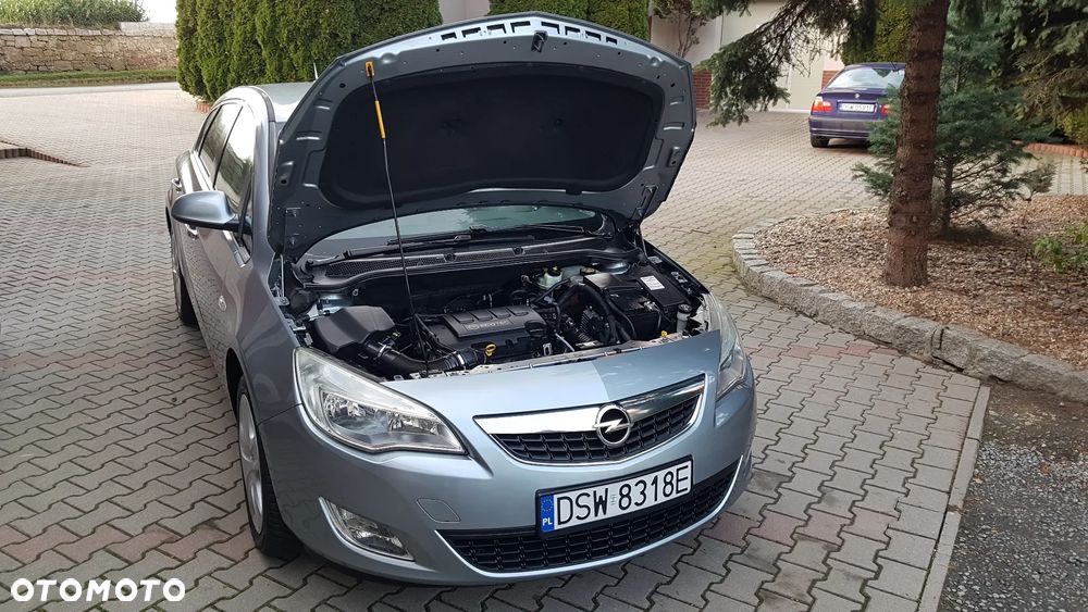 Opel Astra 1.4 T Cosmo - 24