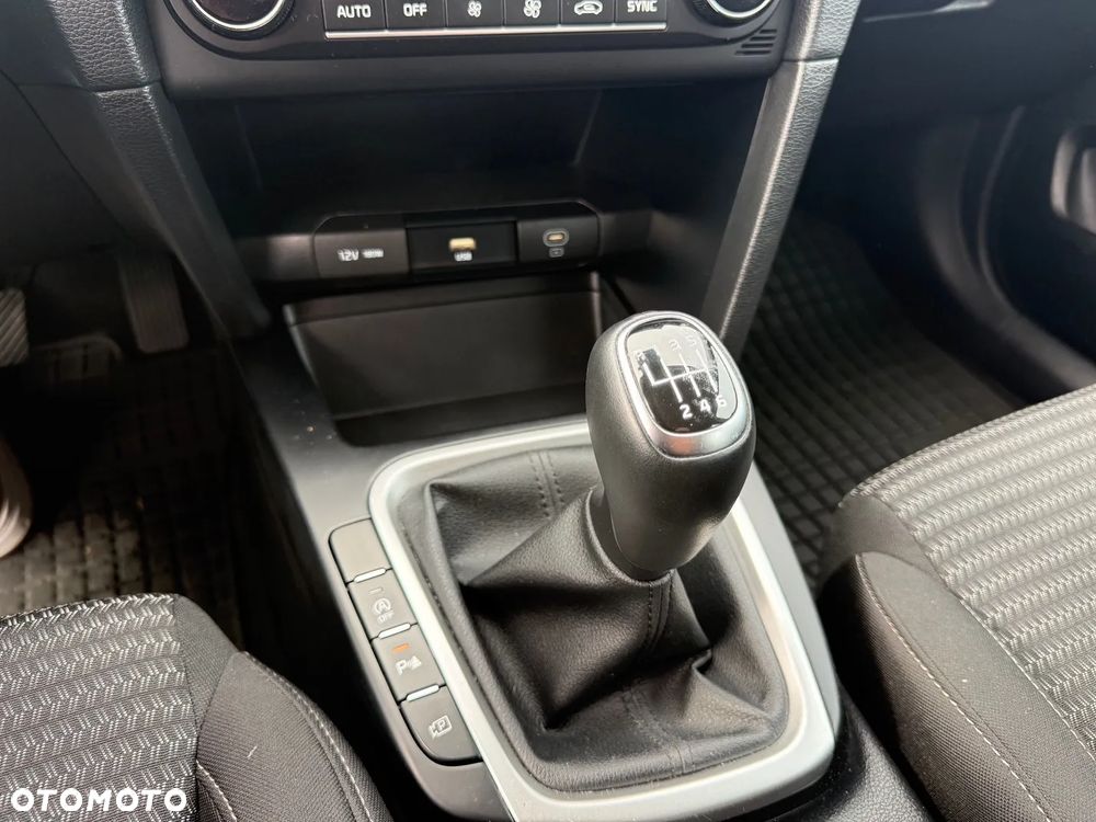 Kia Ceed 1.5 T-GDI M - 10