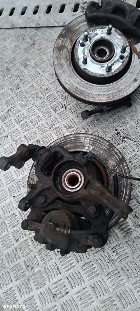 ZWROTNICA LEWA PRAWA PIASTA HYUNDAI I30 KIA CEED/ BENZYNA - 2