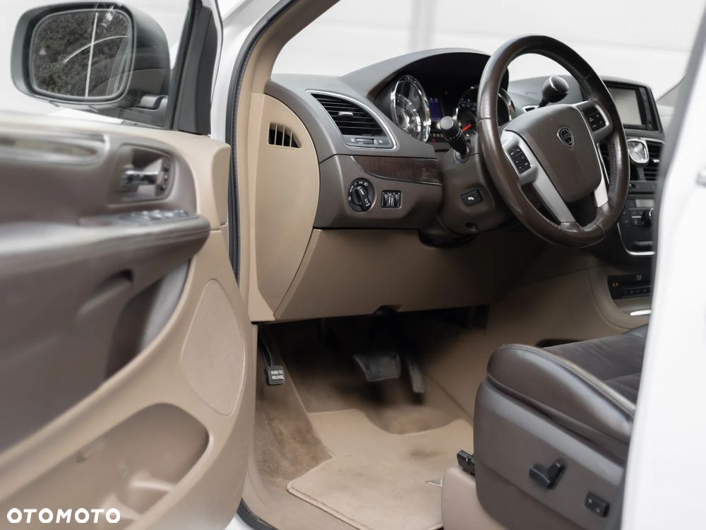 Lancia Voyager 3.6 Platinum - 12