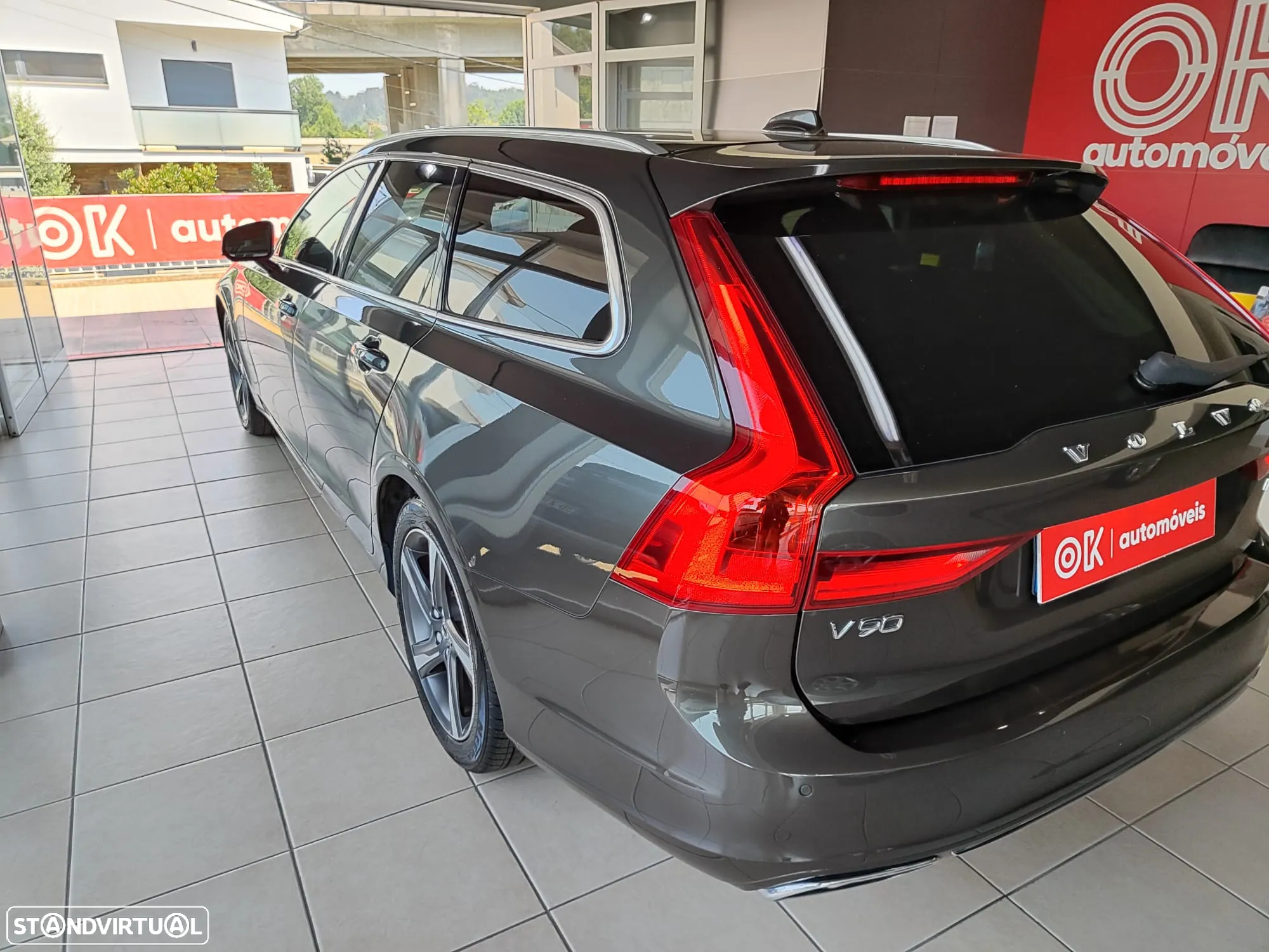 Volvo V90 2.0 D4 Momentum Geartronic - 7