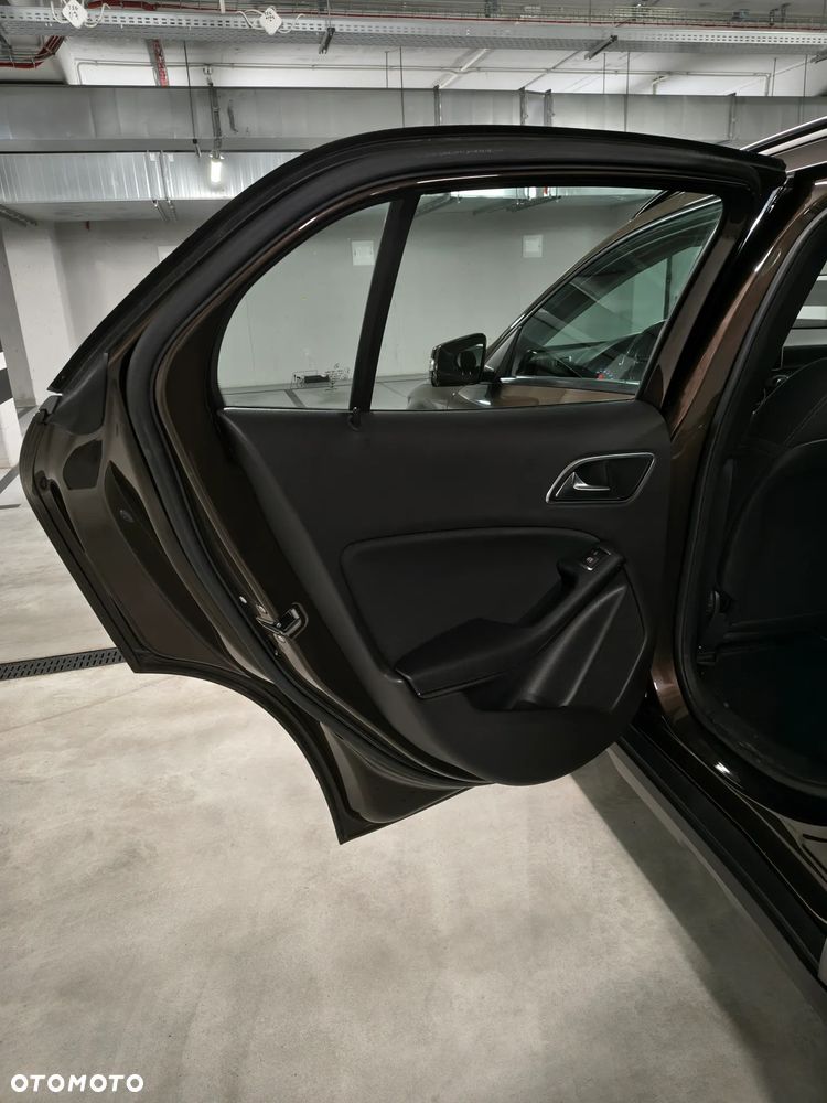 Mercedes-Benz GLA 180 - 14