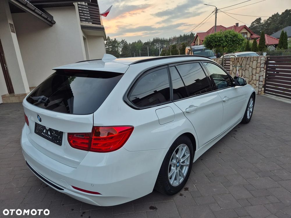 BMW Seria 3 320d Sport Line - 3