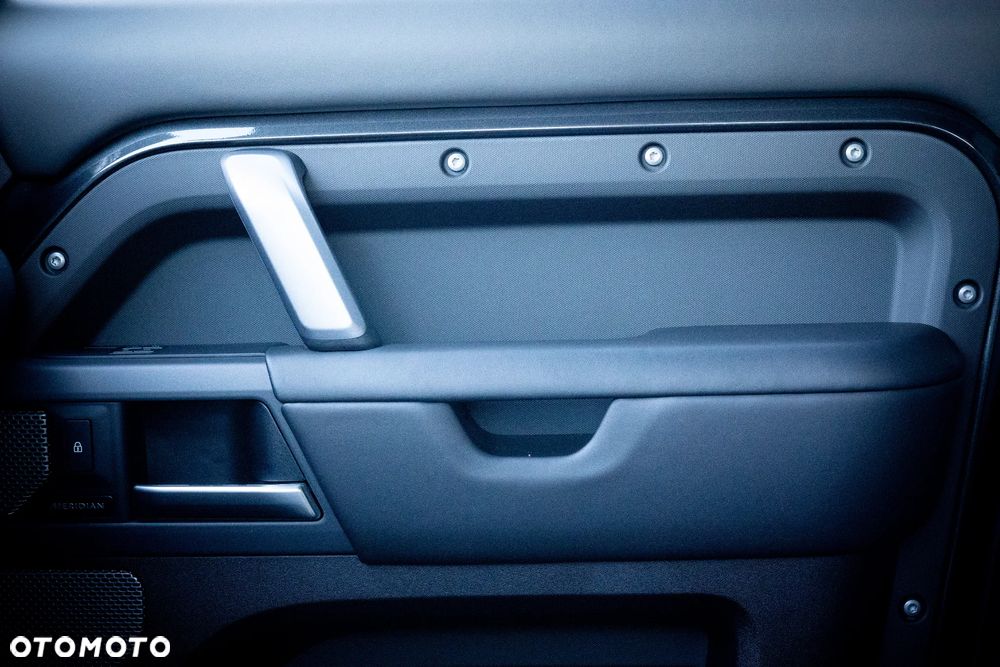 Land Rover Defender 110 D250 X-Dynamic HSE - 24