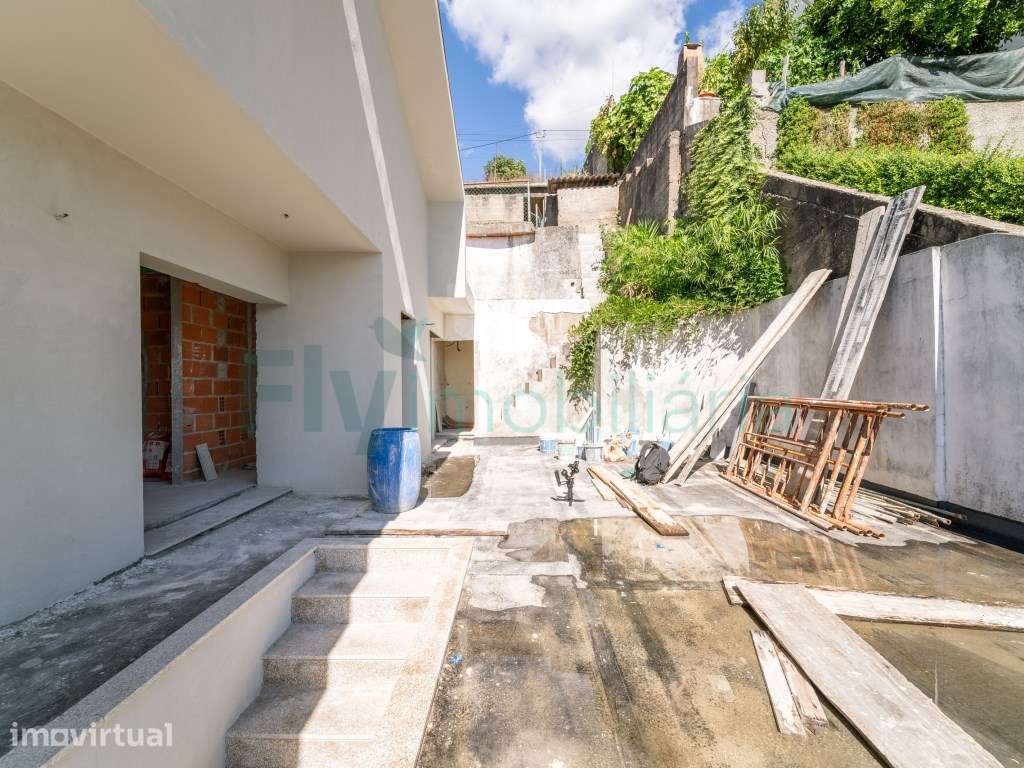 Andar Moradia T3 com Terraço, Varandas e Garagem Fechada - Grande imagem: 3/53