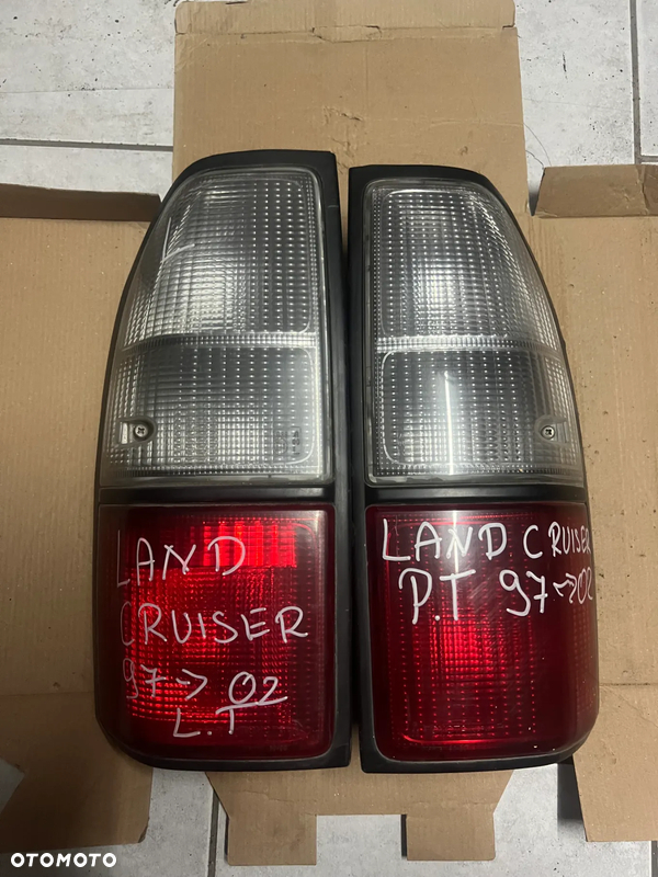 TOYOTA LAND CRUISER LAMPY TYŁ TYLNE KOMPLET PRAWA LEWA 0048