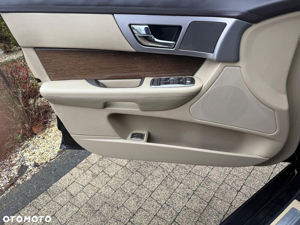 Jaguar XF 3.0 V6 S - 19