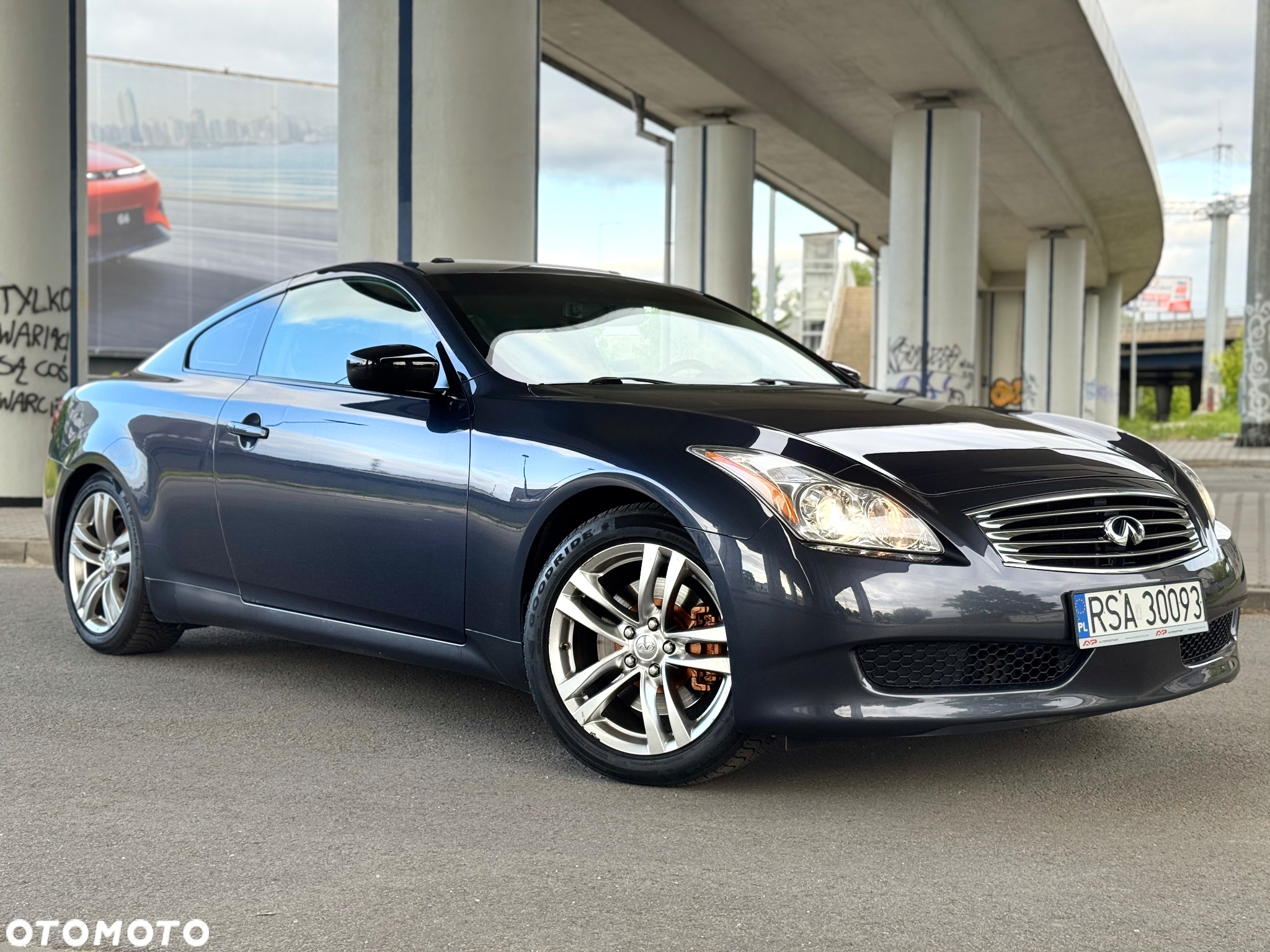 Infiniti G G37 - 8
