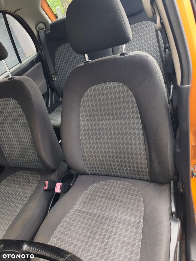 Daihatsu Trevis - 7