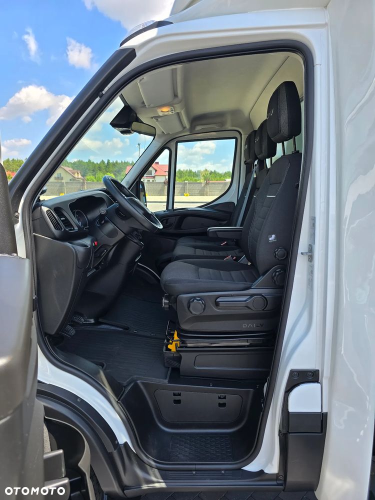 Iveco DAILY 50C18 MROŻNIA 8-PALETOWY + WINDA.1Tona AGREGAT Carrier -20*C +20*C 183Tyś km SERWIS DO OSTATNIEGO Km ASO IVECO SALON PL BOGATA OPCJA WYPOSAZENIA LED NAVI AKTYWNY TEMPOMAT FOTEL KIEROWCY PNEŁMATYCZNY - 33