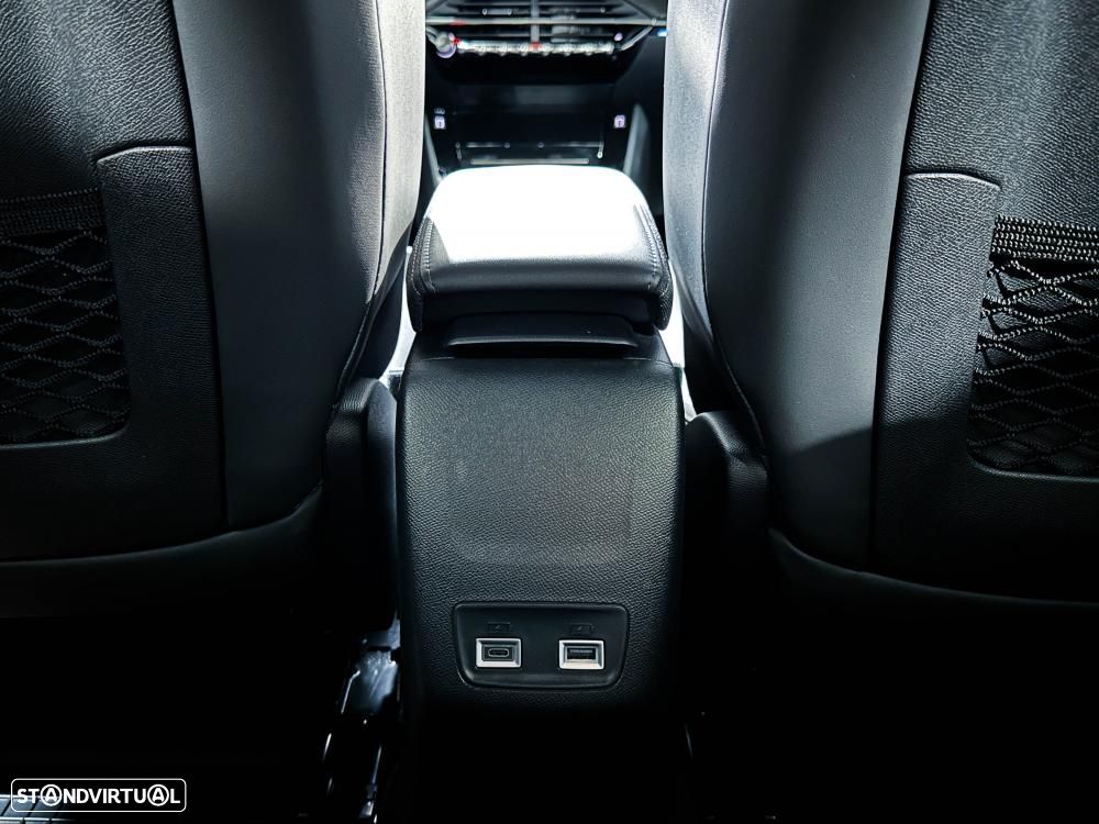Peugeot e-2008 54 kWh GT - 25