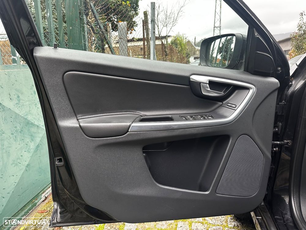 Volvo XC 60 D3 Geartronic Summum - 32