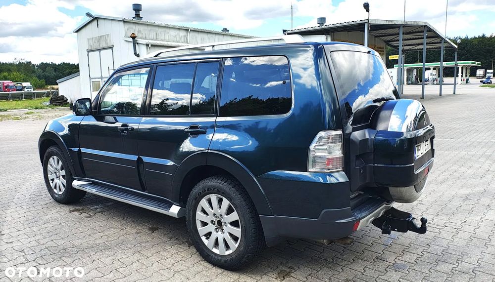 Mitsubishi Pajero - 16