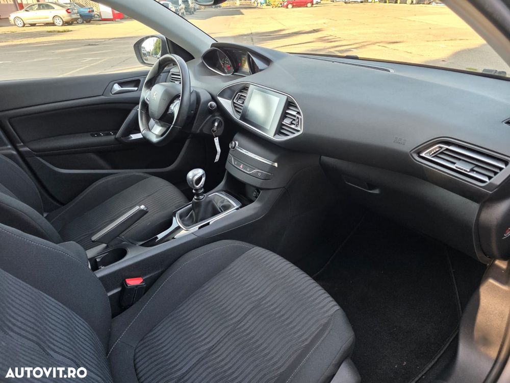 Peugeot 308 - 8