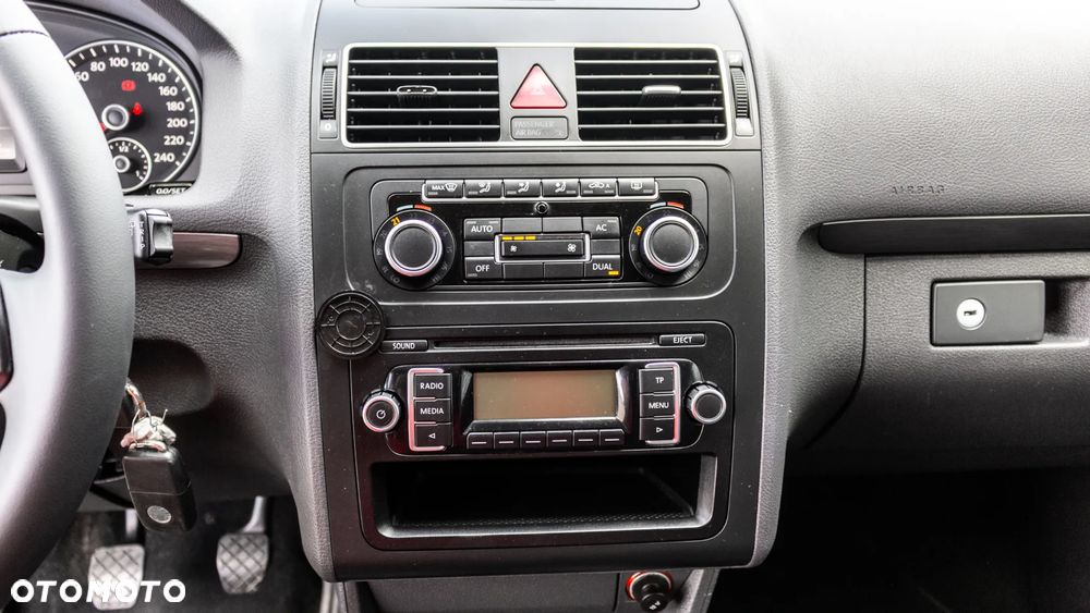Volkswagen Touran - 15
